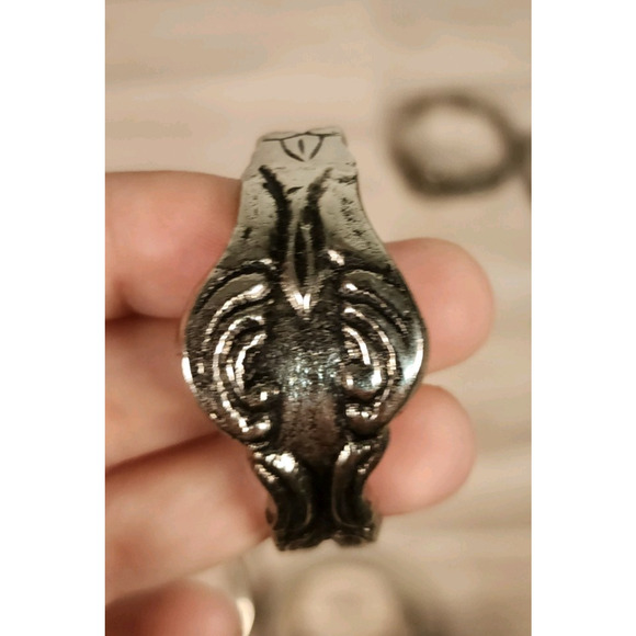 Set of 6 Bent Spoon Metal Napkin Ring Holders Pattern Silverware Handle EUC (25) - Picture 11 of 13